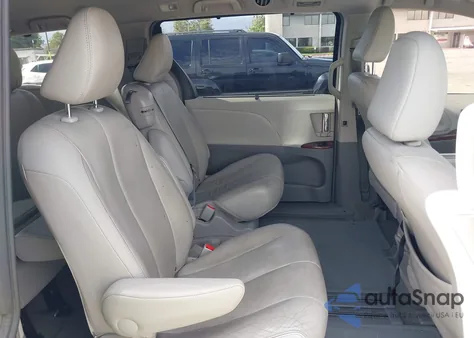 2012 Toyota Sienna Xle V6 8 Passenger z USA, uszkodzony, nr VIN 5TDYK3DCXCS278442